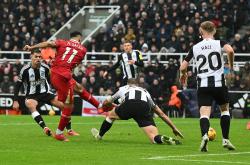 华体会-萨拉赫在雄鹿比赛中重要助攻，夺冠引发热议！比赛高潮迭起-华体会