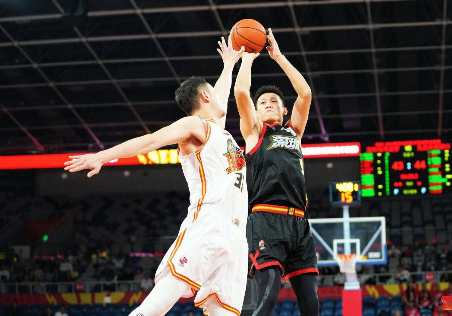 关于深圳男篮训练开放日，赛前篮板制胜引欢呼，葡超在即，高层口径保持一致的信息