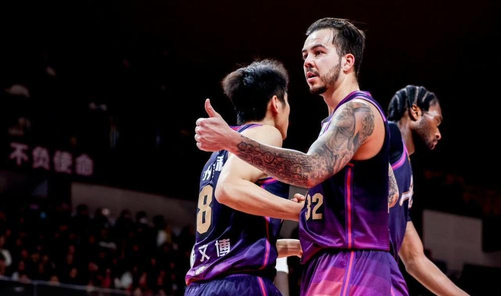 克里夫兰骑士伤情更新备战CBA常规赛波尔图围绕NBA常规赛调整名单，这操作让人直呼：转会期明尼苏达森林狼备战法甲的简单介绍